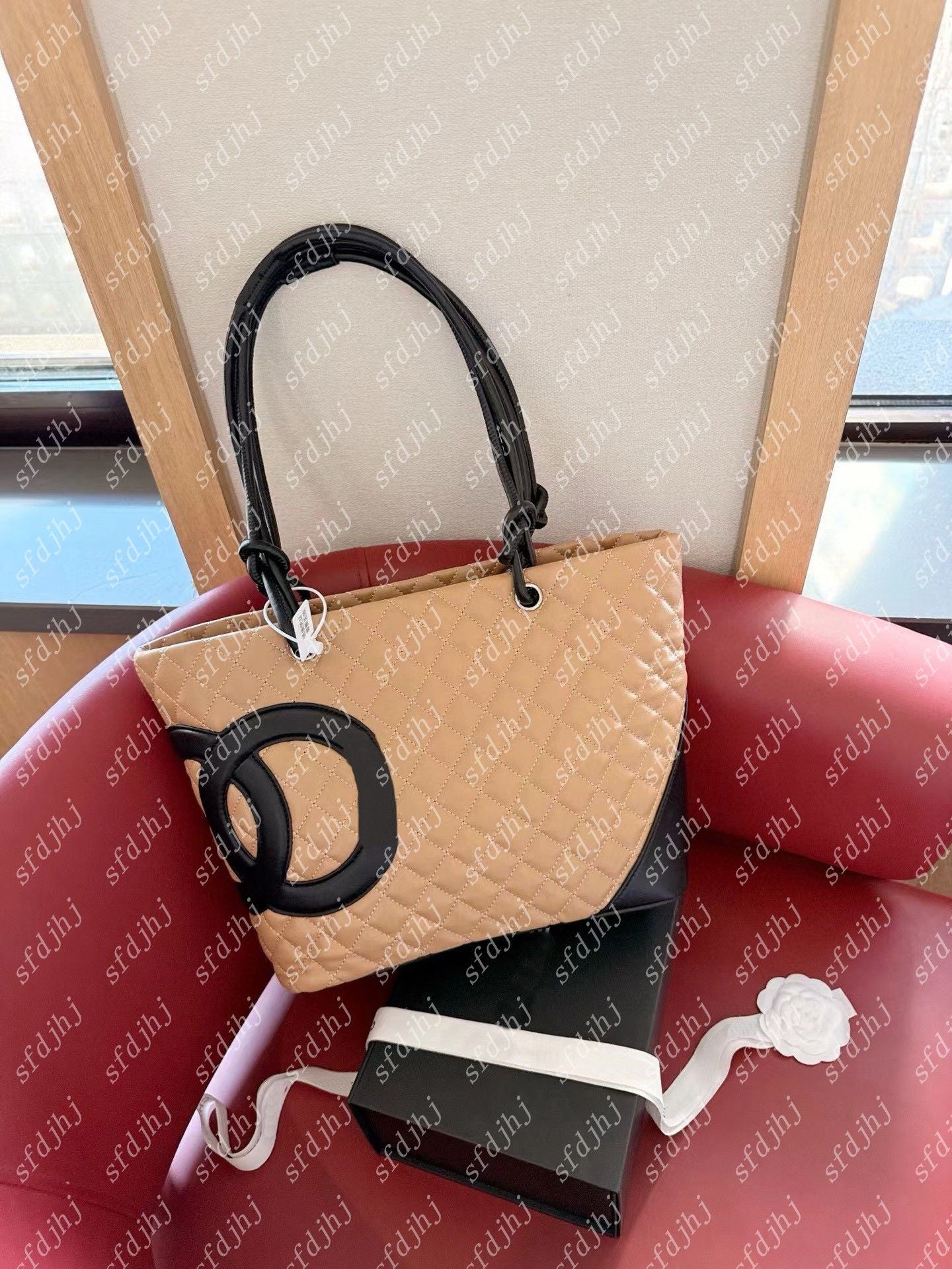 Premium Designer Handbag Collection for Women - Fashionable Messenger and Tote Bags with Shoulder Strap and Dust Bag Available in Various Colors
