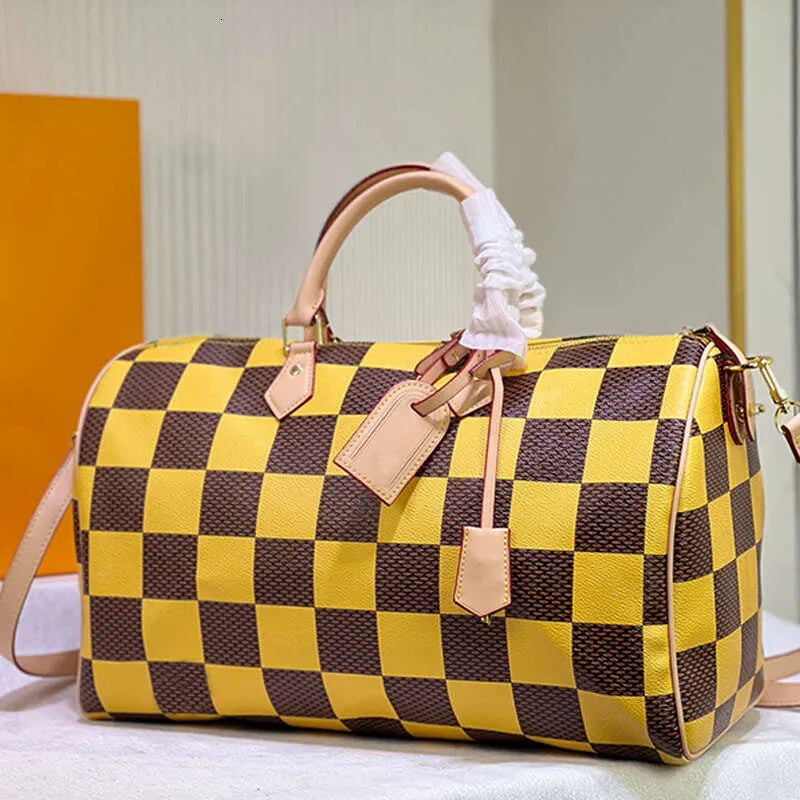 Luxury Duffel Bags Designer Bag Men Women Genuine Leather Zipper Inner Pocket Travel Bags Cutomized Brand Luggage Handbags Large Capacity Sport Bag Yellow Bag