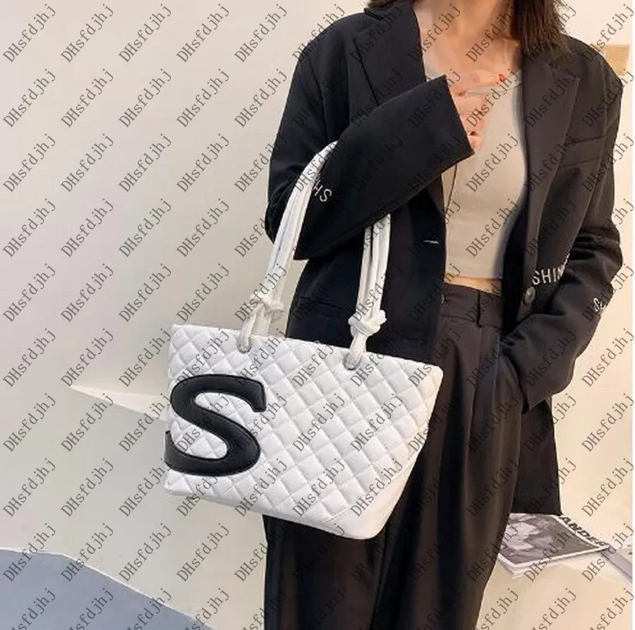 Premium Designer Handbag Collection for Women - Fashionable Messenger and Tote Bags with Shoulder Strap and Dust Bag Available in Various Colors
