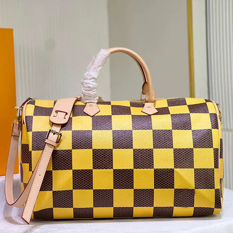 Luxury Duffel Bags Designer Bag Men Women Genuine Leather Zipper Inner Pocket Travel Bags Cutomized Brand Luggage Handbags Large Capacity Sport Bag Yellow Bag