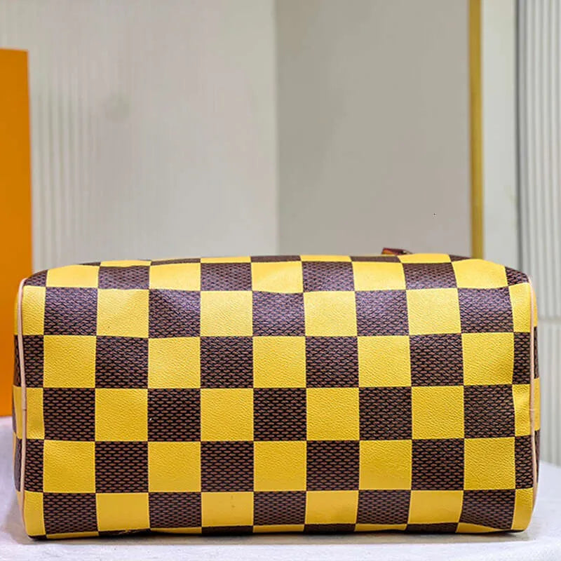Luxury Duffel Bags Designer Bag Men Women Genuine Leather Zipper Inner Pocket Travel Bags Cutomized Brand Luggage Handbags Large Capacity Sport Bag Yellow Bag