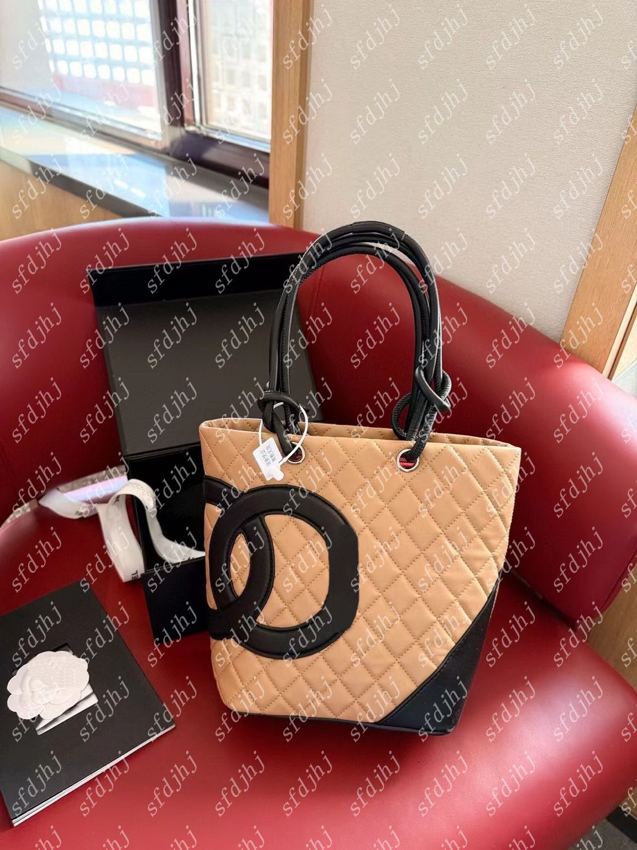 Premium Designer Handbag Collection for Women - Fashionable Messenger and Tote Bags with Shoulder Strap and Dust Bag Available in Various Colors